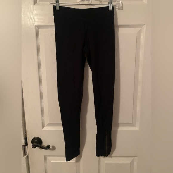 American Eagle Black Legging With Zippers at the bottom of Legs - Size Small - Picture 1 of 3